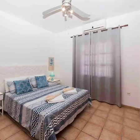 Pola Marinas וילה